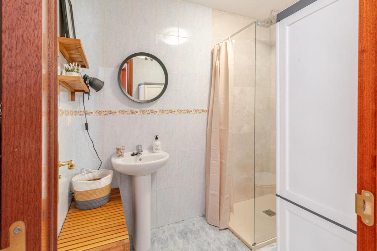 Prime Location In - 15 Min Walk To Old Town Apartment *